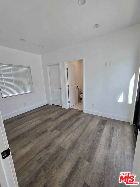 14121 Califa Street Sherman Oaks, CA 91401 - Photo 21 of 33 a view of an empty room