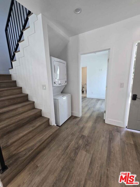 14121 Califa Street Sherman Oaks, CA 91401 - Photo 22 of 33 a view of entryway and hall with wooden floor