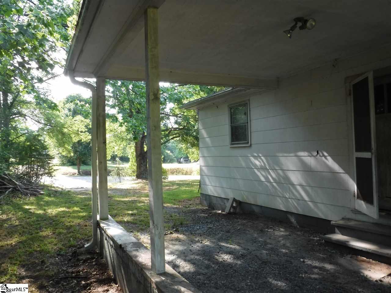608 Pine Ridge Road Duncan, SC 29334 - Photo 3 of 9 Gallery Image 3