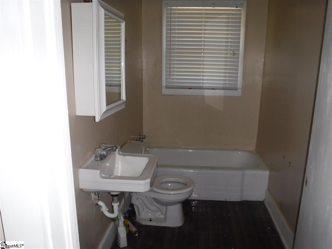 608 Pine Ridge Road Duncan, SC 29334 - Photo 5 of 9 Gallery Image 5