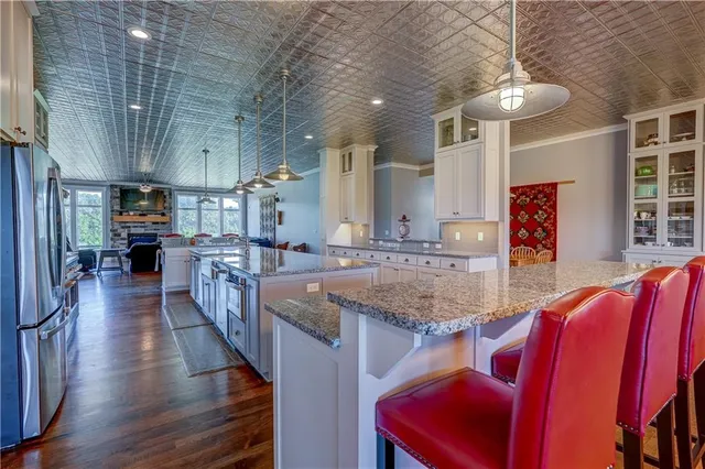 $2,975,000 | 12714 South Harris Road, Greenwood, MO 64034