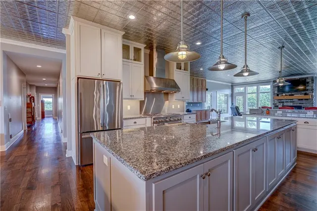 $2,975,000 | 12714 South Harris Road, Greenwood, MO 64034