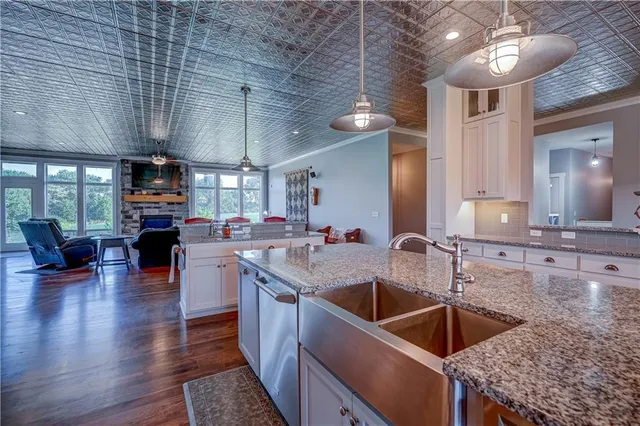 $2,975,000 | 12714 South Harris Road, Greenwood, MO 64034