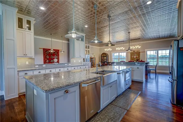 $2,975,000 | 12714 South Harris Road, Greenwood, MO 64034