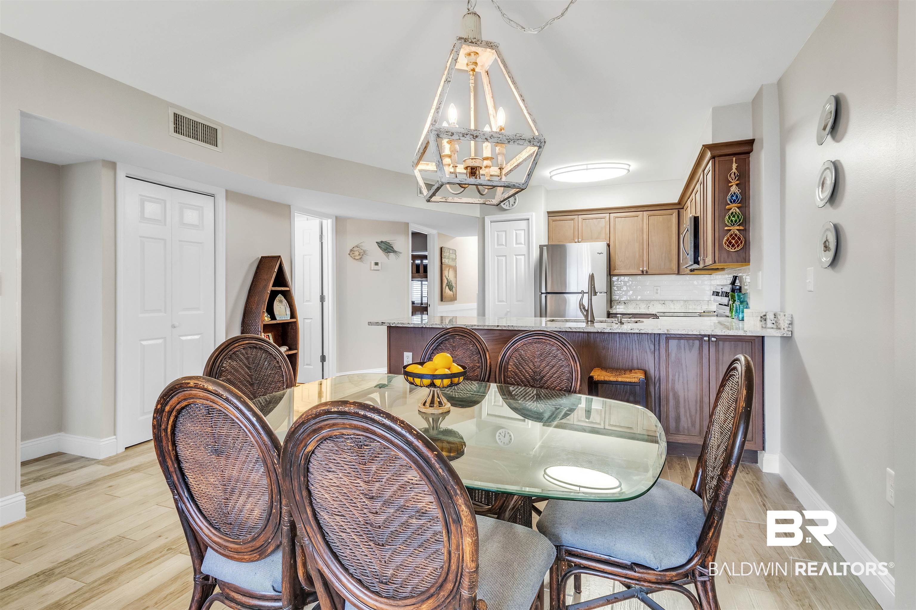 645 Plantation Road, Unit 6404 Gulf Shores, AL 36542 - Photo 8 of 21 Dining Area