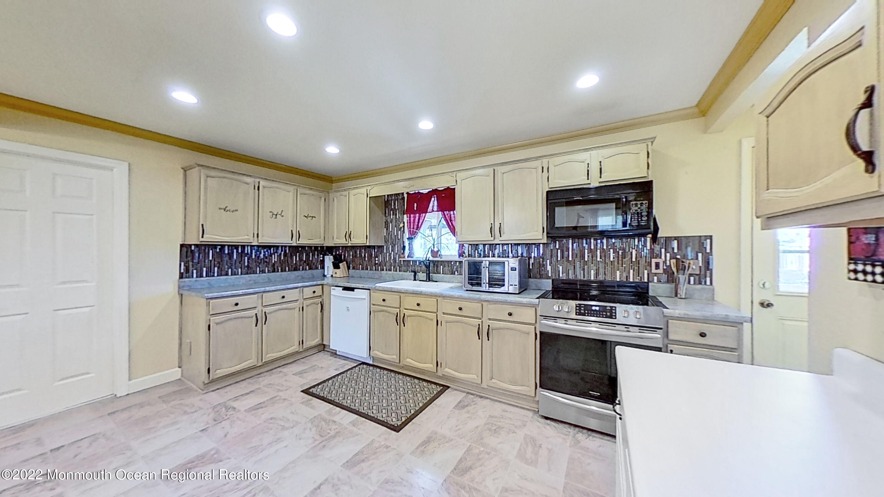 35 Oak Terrace Howell, NJ 07731 - Photo 6 of 27 a kitchen with microwave a stove and cabinets