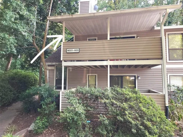 a view of a house with a yard and plants