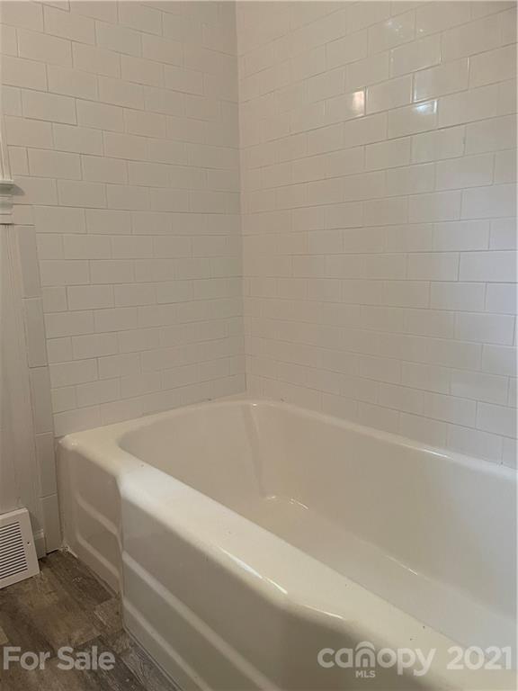 327 Ashbrook Road Salisbury, NC 28147 - Photo 16 of 27 a bathroom with a bathtub