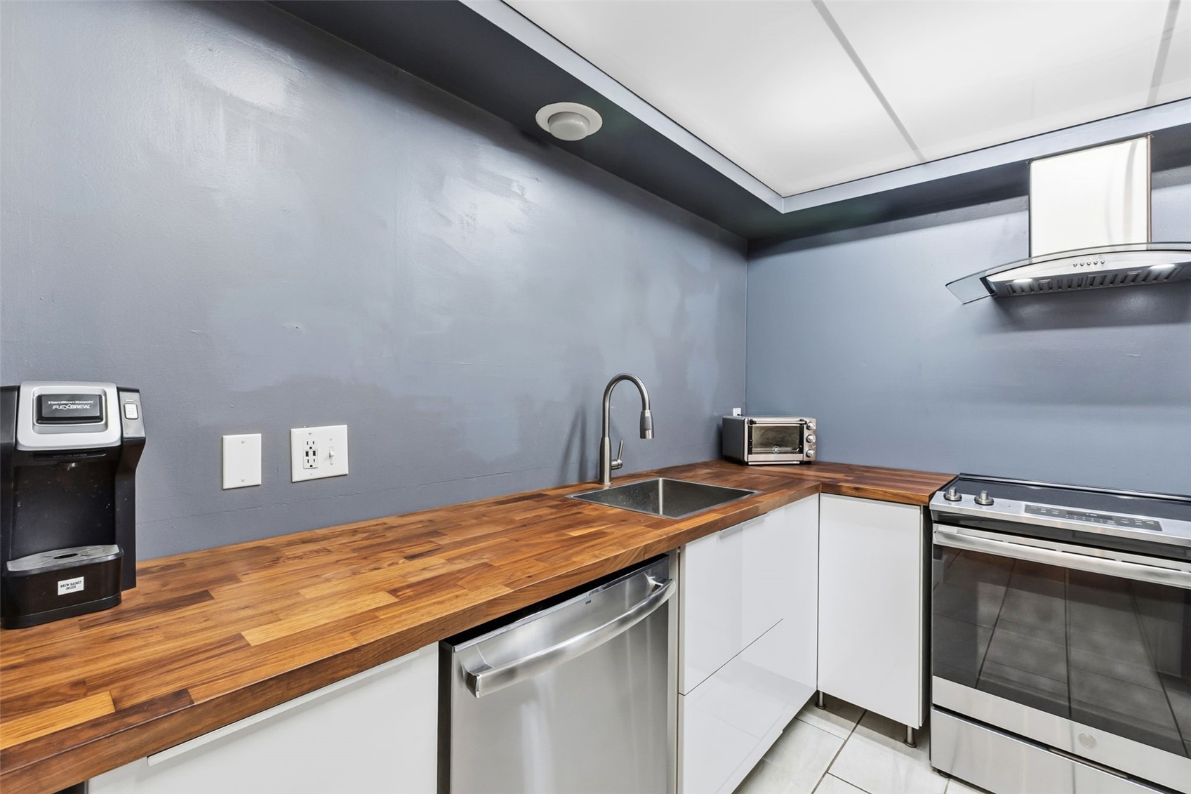 860 Copper Road, Unit 105 Copper Mountain, CO 80443 - Photo 6 of 27 a kitchen that has a sink and a stove