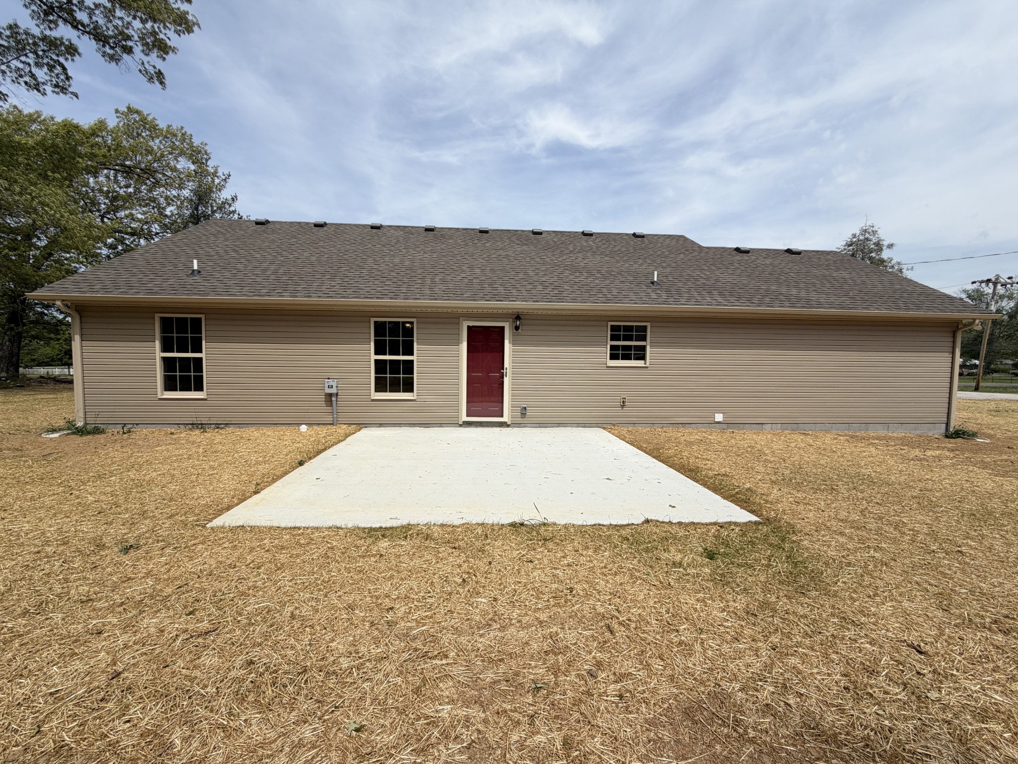 6265 Lynchburg Road Winchester, TN 37398 - Photo 3 of 55 front view of house with a yard