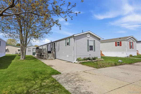 $39,900 | 20689 Seneca Drive, Clinton Township, MI 48036