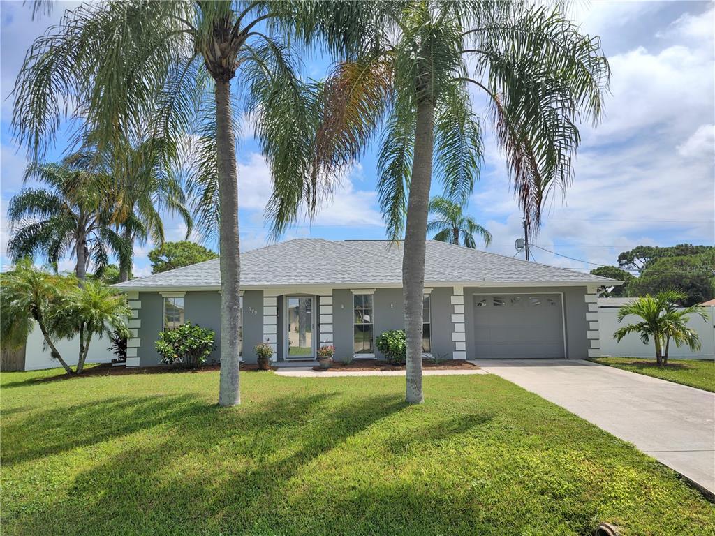 979 Nantucket Road Venice, FL 34293 - Photo 1 of 34 a front view of a house with a garden