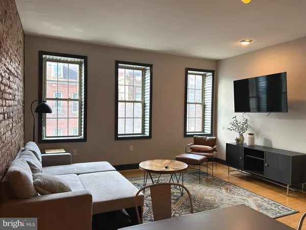 $2,600 | 225 East King Street, Unit 2, Lancaster, PA 17602