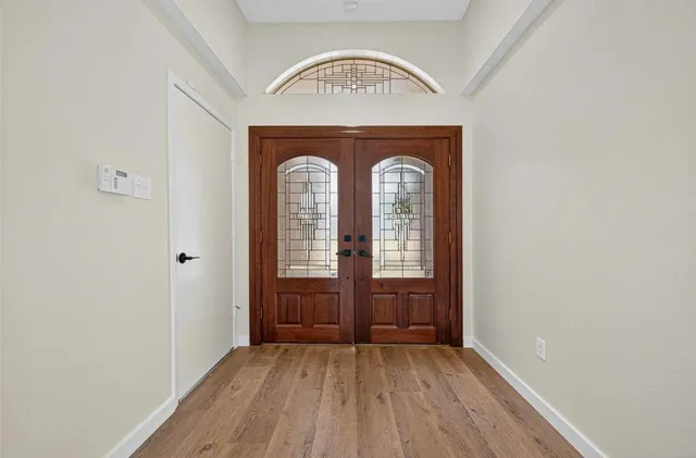 a view of front door with entryway