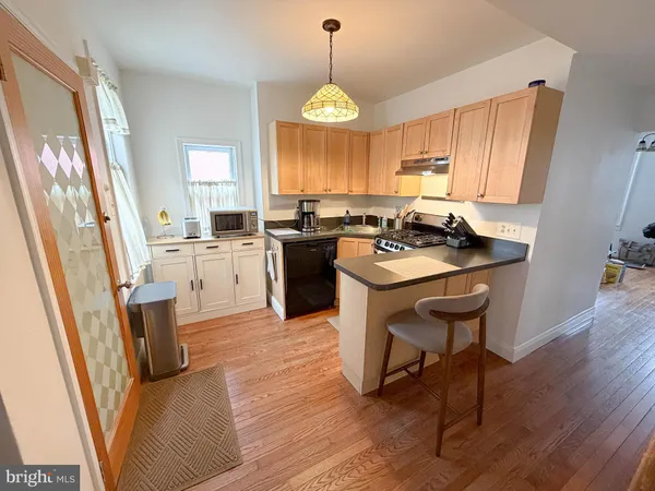 $2,500 | 1943 Waverly Street, Philadelphia, PA 19103