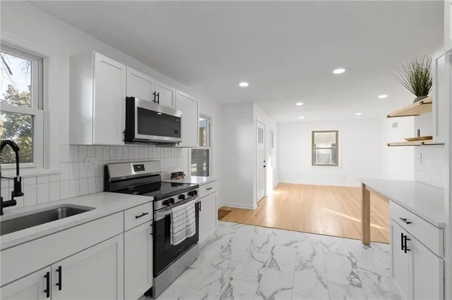 $334,900 | 8613 West 54th Terrace, Merriam, KS 66202