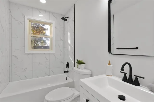 $334,900 | 8613 West 54th Terrace, Merriam, KS 66202