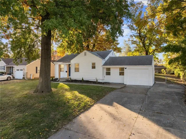 $334,900 | 8613 West 54th Terrace, Merriam, KS 66202