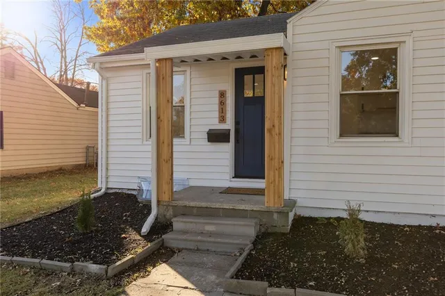 $334,900 | 8613 West 54th Terrace, Merriam, KS 66202