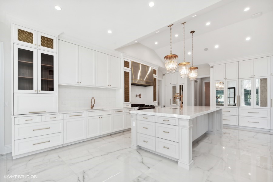 502 Greenwood Road Northbrook, IL 60062 - Photo 17 of 60 a large kitchen with cabinets