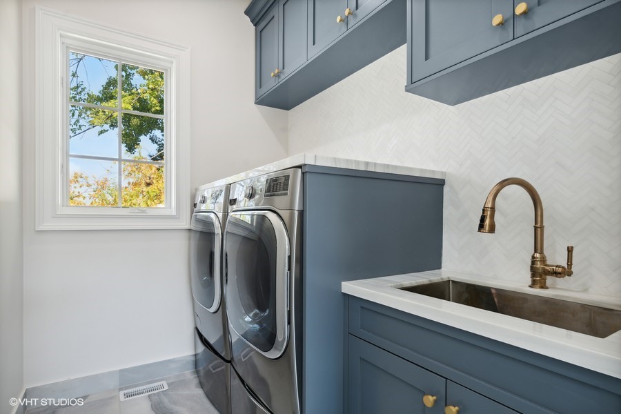 502 Greenwood Road Northbrook, IL 60062 - Photo 27 of 60 a utility room with dryer and washer