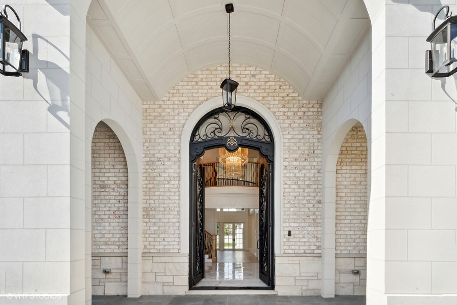 502 Greenwood Road Northbrook, IL 60062 - Photo 3 of 60