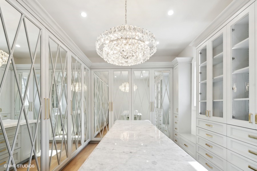 502 Greenwood Road Northbrook, IL 60062 - Photo 34 of 60 a view of a hallway with interior of the house