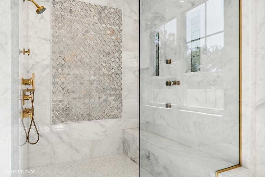 502 Greenwood Road Northbrook, IL 60062 - Photo 37 of 60 a bathroom with a bath tub