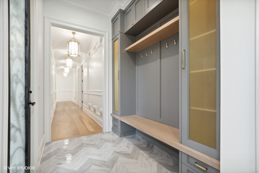 502 Greenwood Road Northbrook, IL 60062 - Photo 40 of 60 a view of a bathroom with a tub and shower
