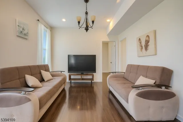 a view of livingroom with furniture