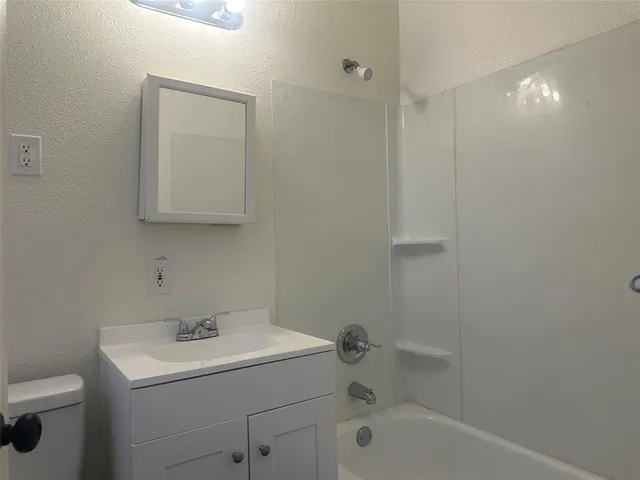 $900 | 1217 Estelle Street, Unit 1217/1219, Bossier City, LA 71112