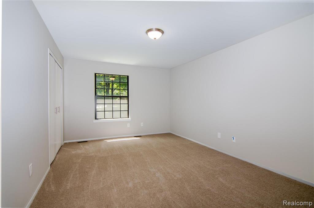 29666 Pine Ridge Circle Farmington Hills, MI 48331 - Photo 13 of 19