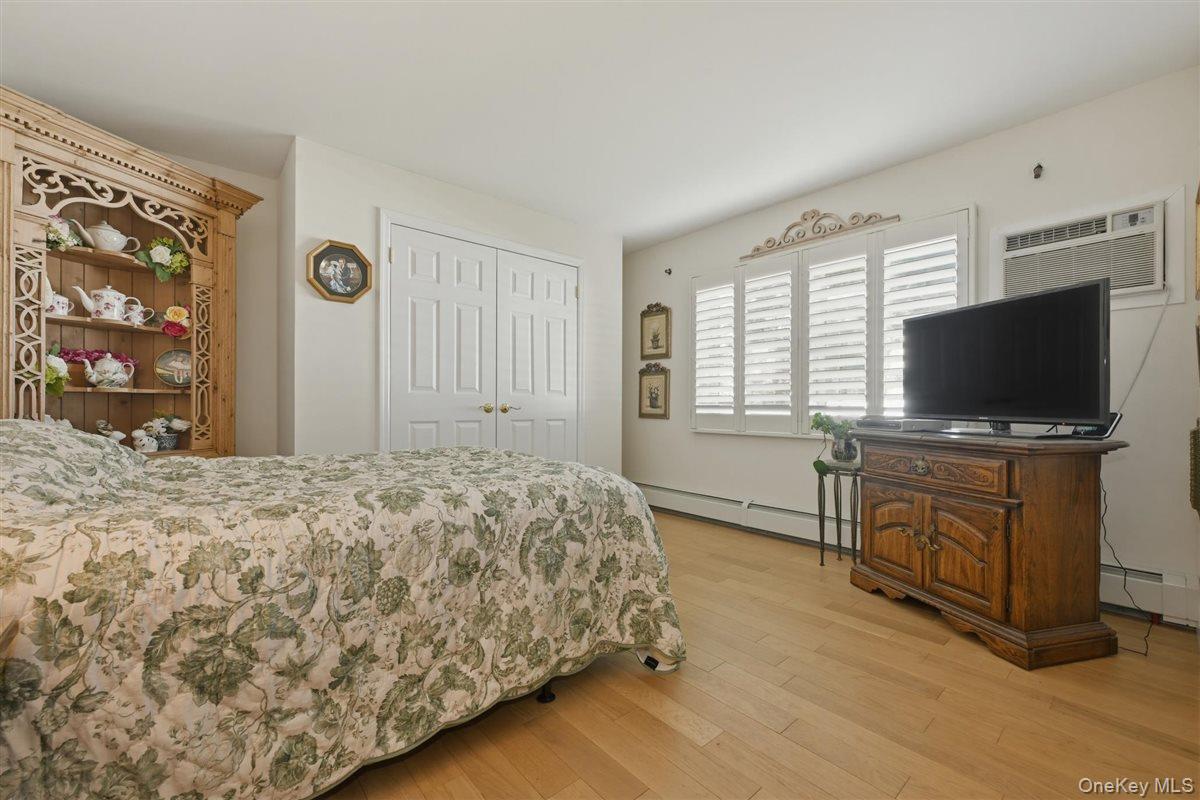 3937 Kingsberry Road Seaford, NY 11783 - Photo 13 of 38