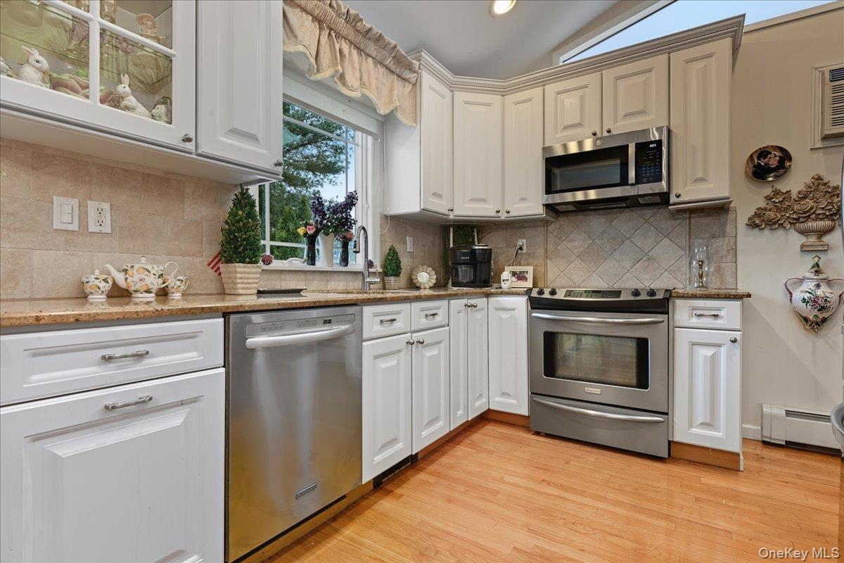 3937 Kingsberry Road Seaford, NY 11783 - Photo 15 of 38