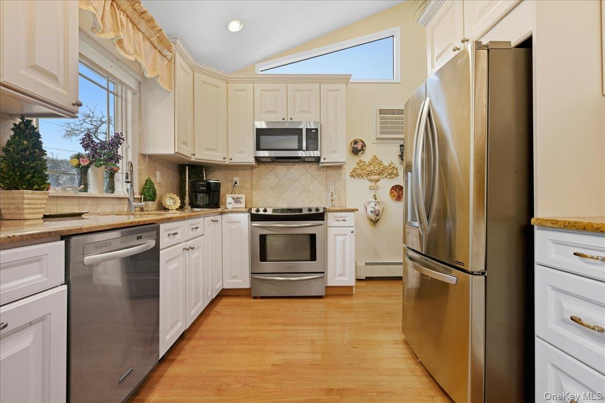 3937 Kingsberry Road Seaford, NY 11783 - Photo 16 of 38