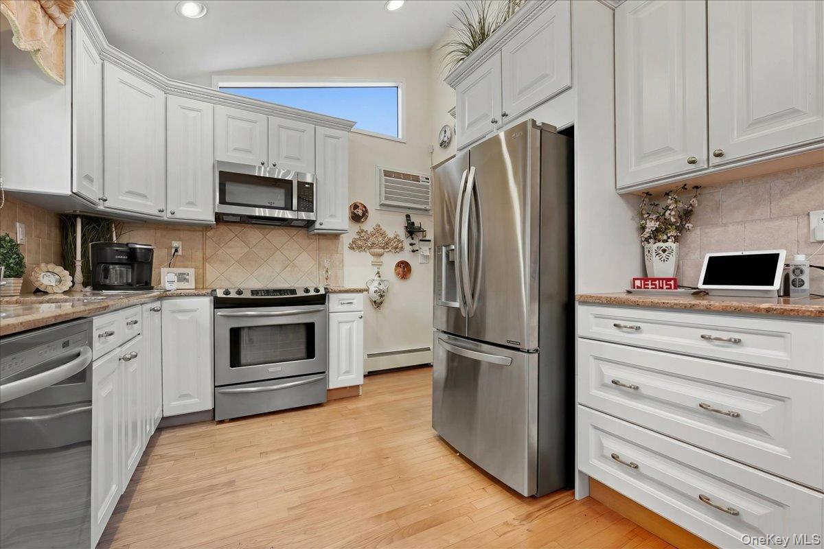 3937 Kingsberry Road Seaford, NY 11783 - Photo 17 of 38