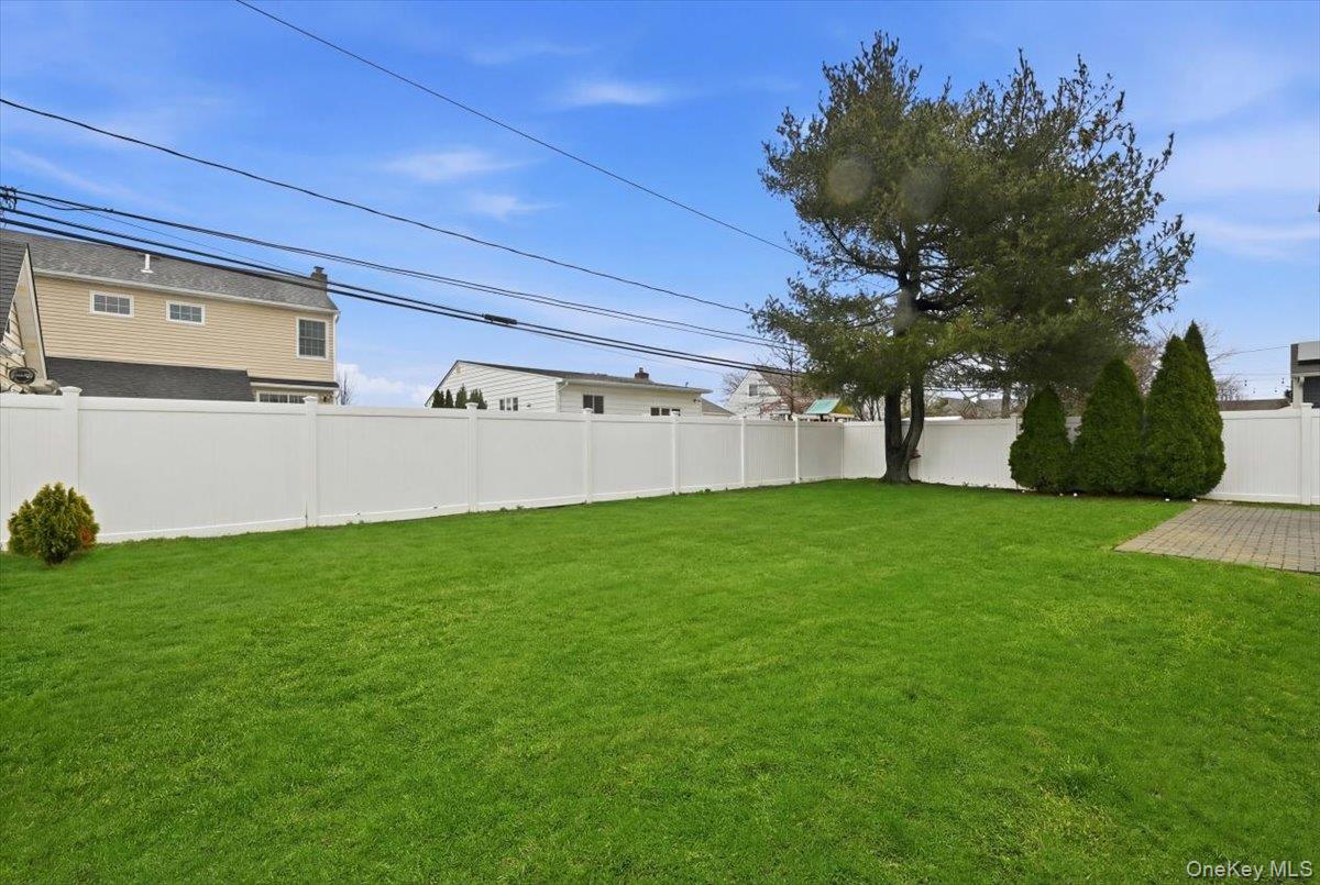 3937 Kingsberry Road Seaford, NY 11783 - Photo 33 of 38