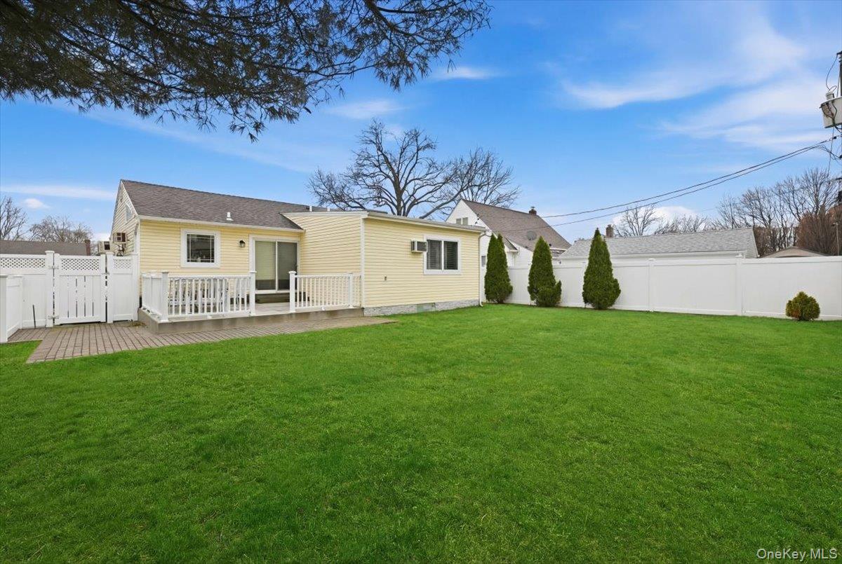 3937 Kingsberry Road Seaford, NY 11783 - Photo 34 of 38