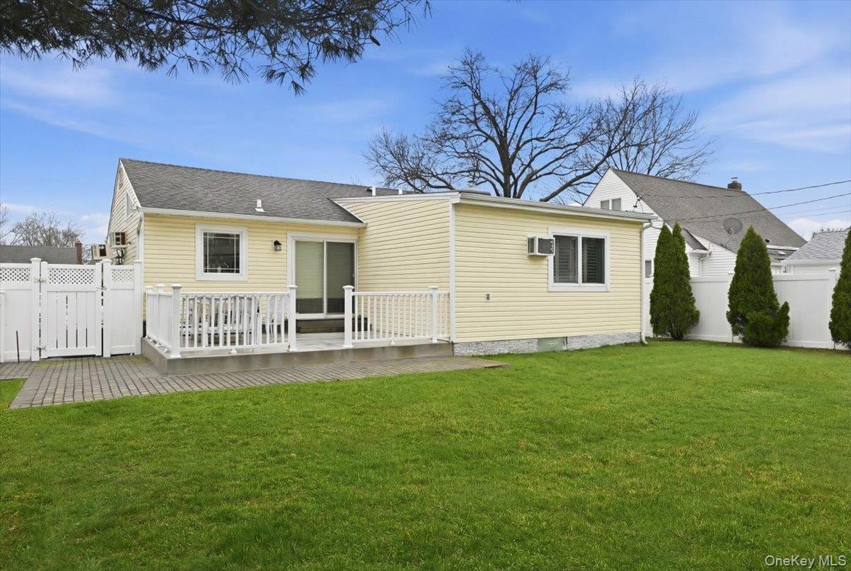 3937 Kingsberry Road Seaford, NY 11783 - Photo 35 of 38