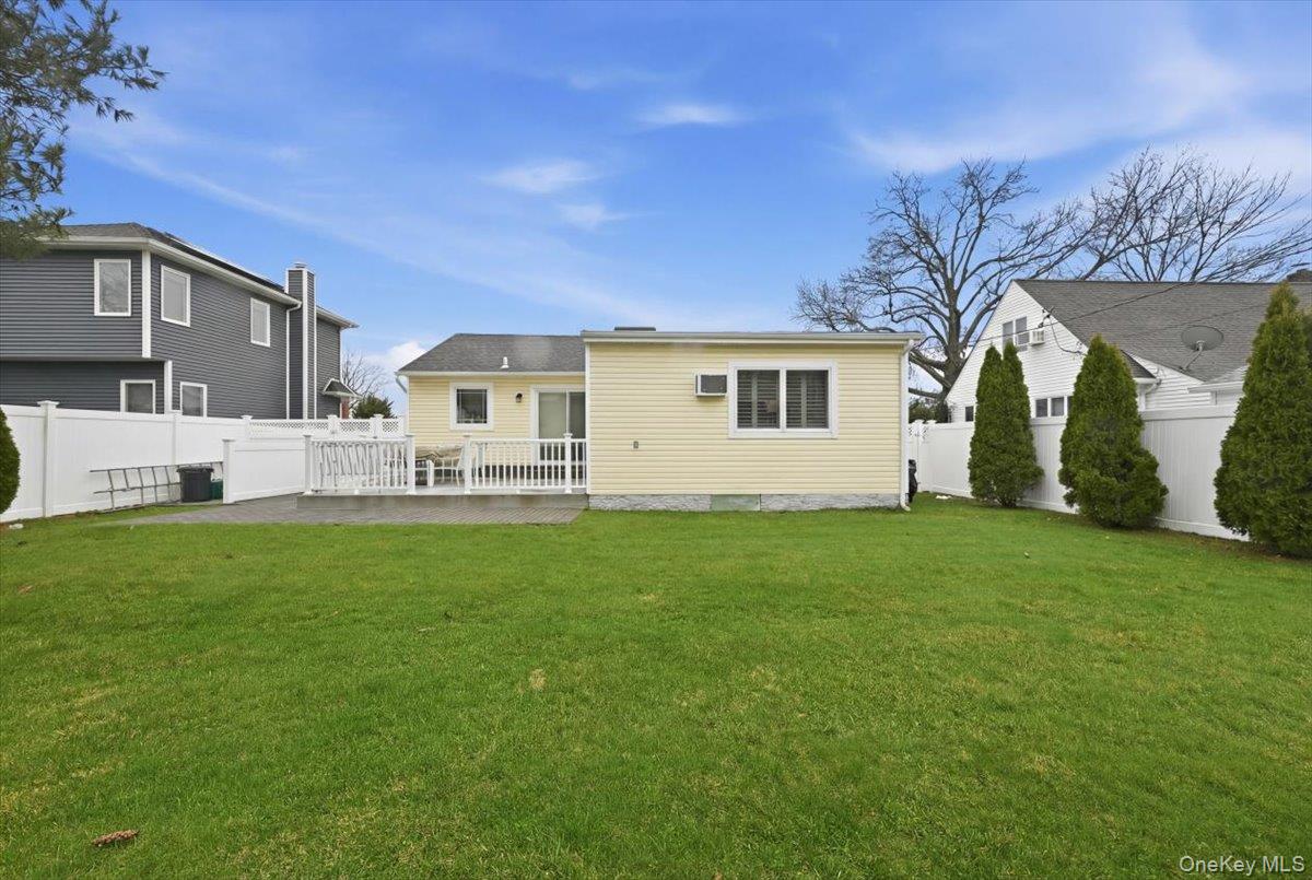 3937 Kingsberry Road Seaford, NY 11783 - Photo 36 of 38