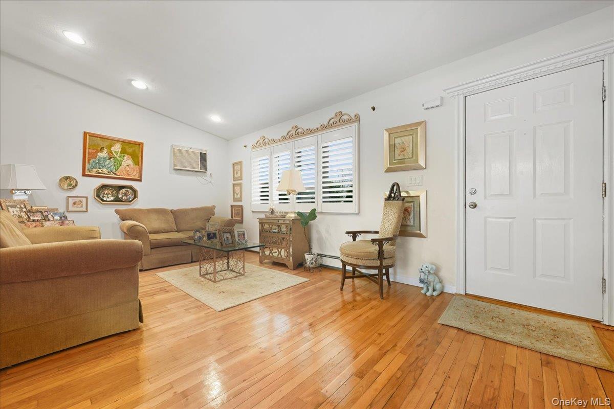 3937 Kingsberry Road Seaford, NY 11783 - Photo 5 of 38