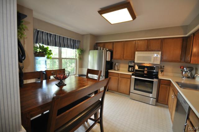 298 Ridgeview Drive Alburtis, PA 18011 - Photo 3 of 15 Gallery Image 3