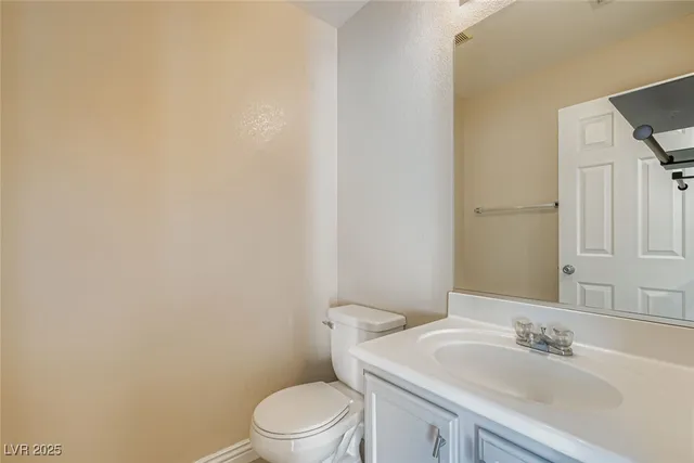 $2,150 | 5986 Ambleshire Avenue, Las Vegas, NV 89139