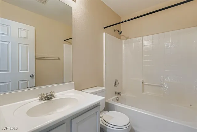 $2,150 | 5986 Ambleshire Avenue, Las Vegas, NV 89139