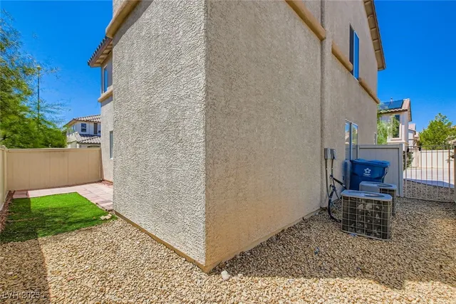 $2,150 | 5986 Ambleshire Avenue, Las Vegas, NV 89139