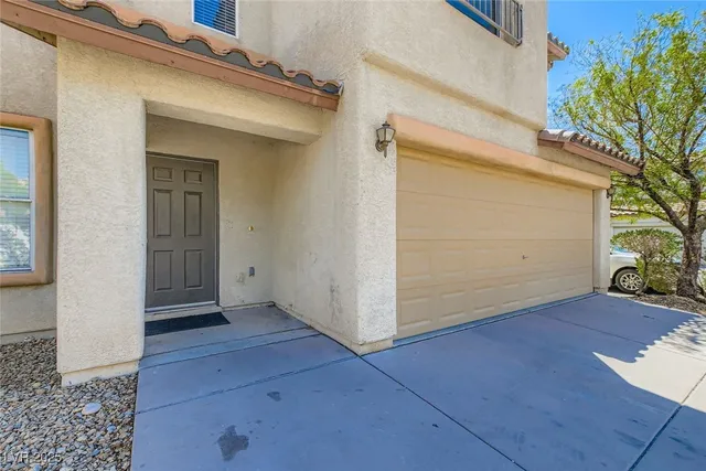 $2,150 | 5986 Ambleshire Avenue, Las Vegas, NV 89139
