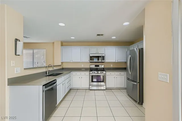 $2,150 | 5986 Ambleshire Avenue, Las Vegas, NV 89139