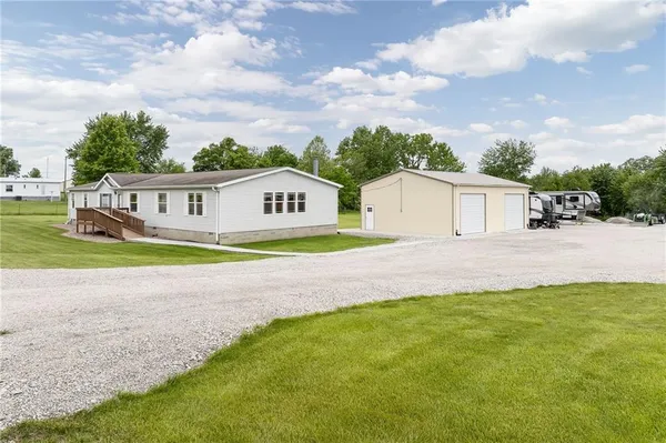 201 North Willis Street, Hamilton, MO 64644