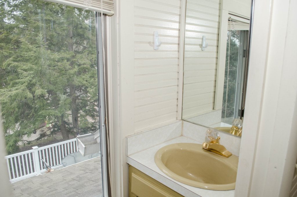 8633 East Black Point Road Syracuse, IN 46567 - Photo 12 of 32 Gallery Image 12
