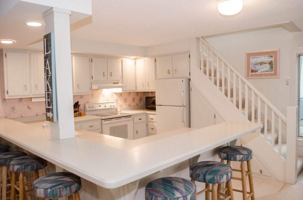8633 East Black Point Road Syracuse, IN 46567 - Photo 3 of 32 Gallery Image 3